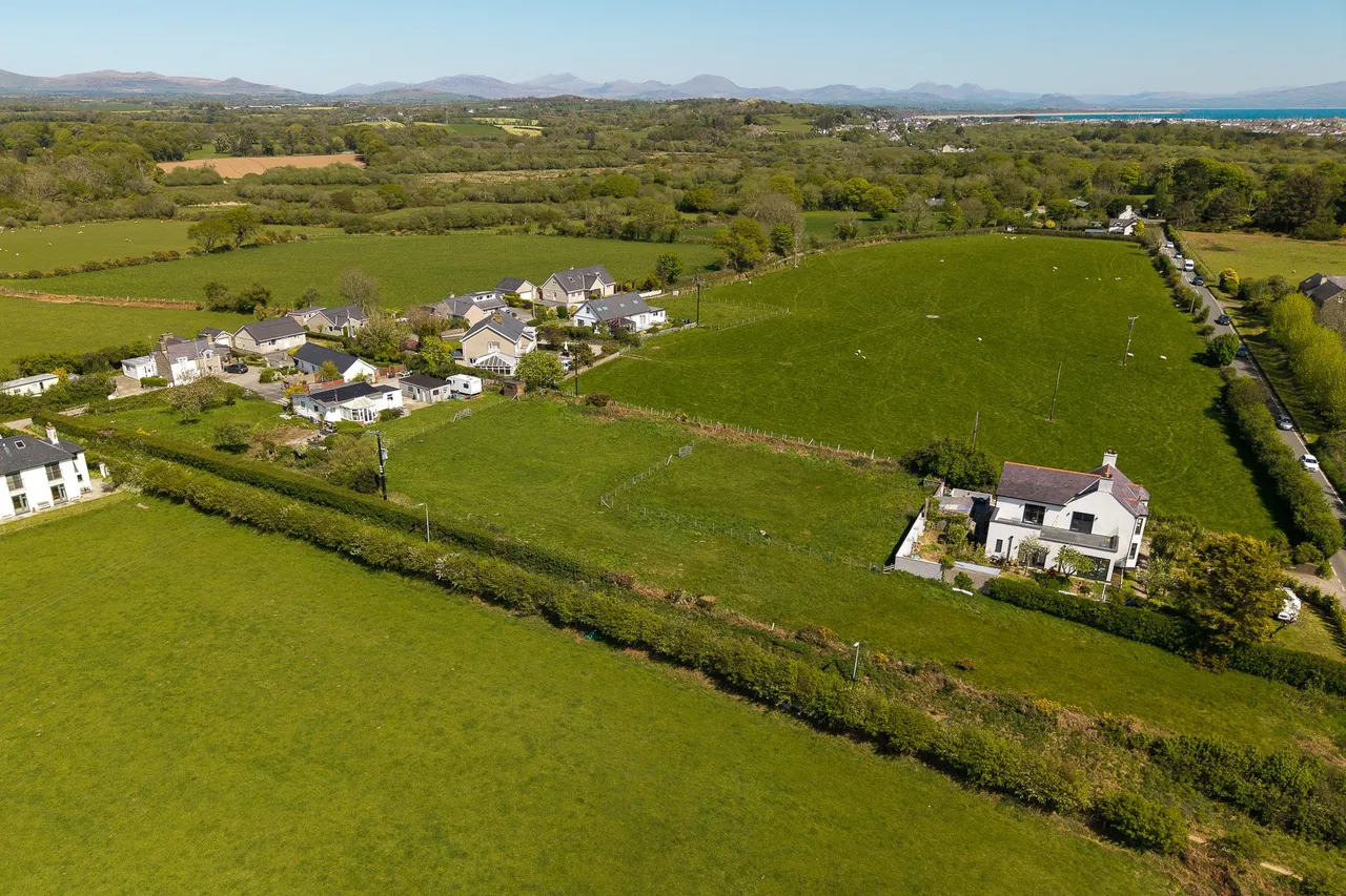 Lleiniau Hirion & Orchard Cottage, Penrhos, Pwllheli, Gwynedd, LL53 7NF, photo 9