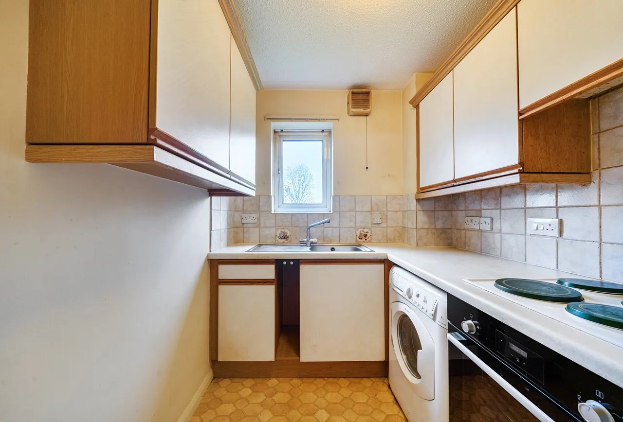 Firs Close, Mitcham, CR4 1AX, photo 2