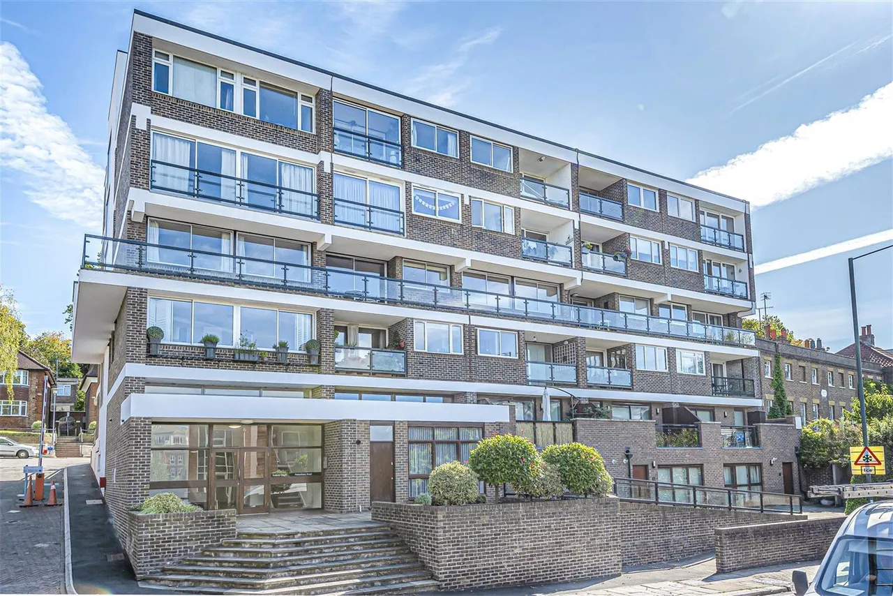 1 bed flat to rent, Petersham Road, Richmond, TW10