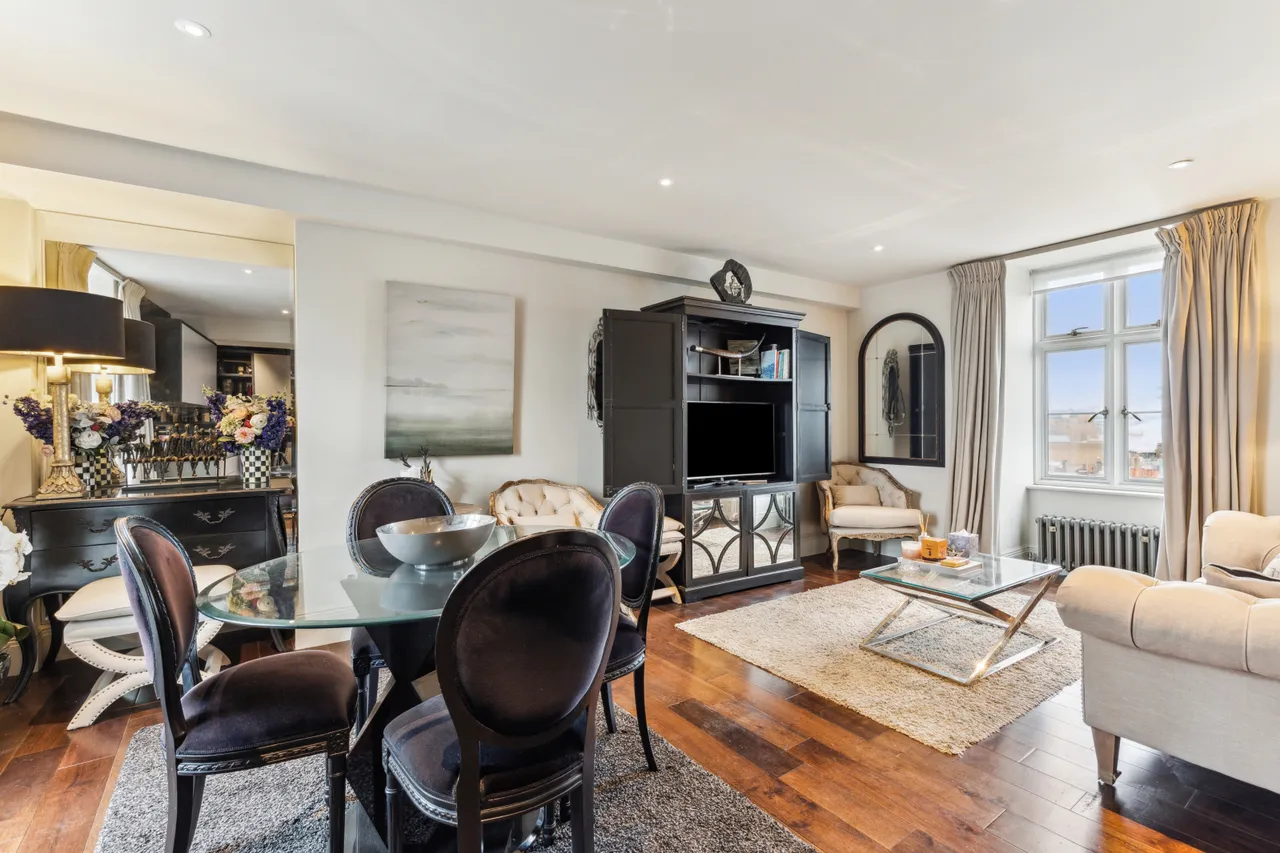 2 bed flat for sale, Chesterfield Gardens, Mayfair, W1J