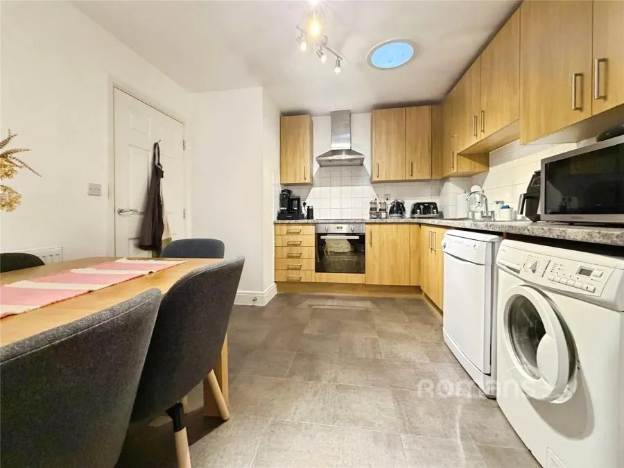 Keaver Drive, Frimley, GU16, photo 6