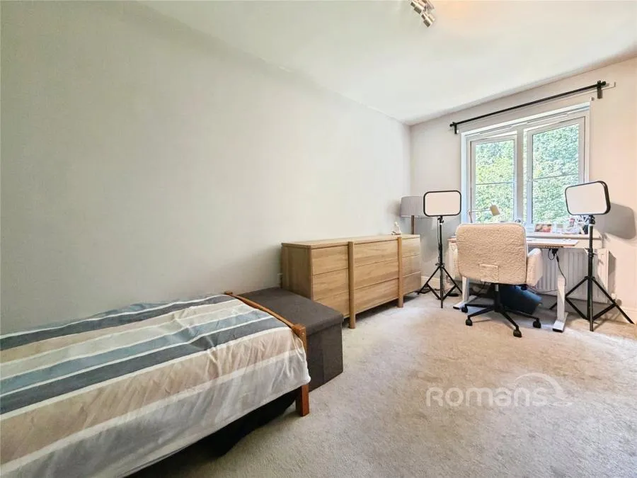 Keaver Drive, Frimley, GU16, photo 12