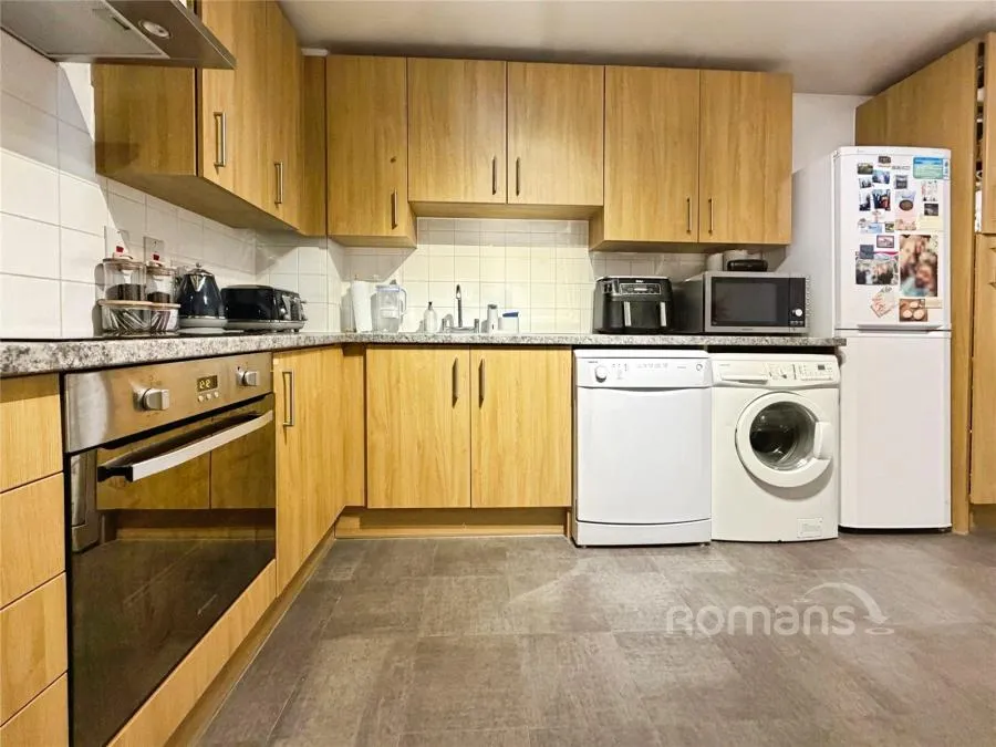 Keaver Drive, Frimley, GU16, photo 3