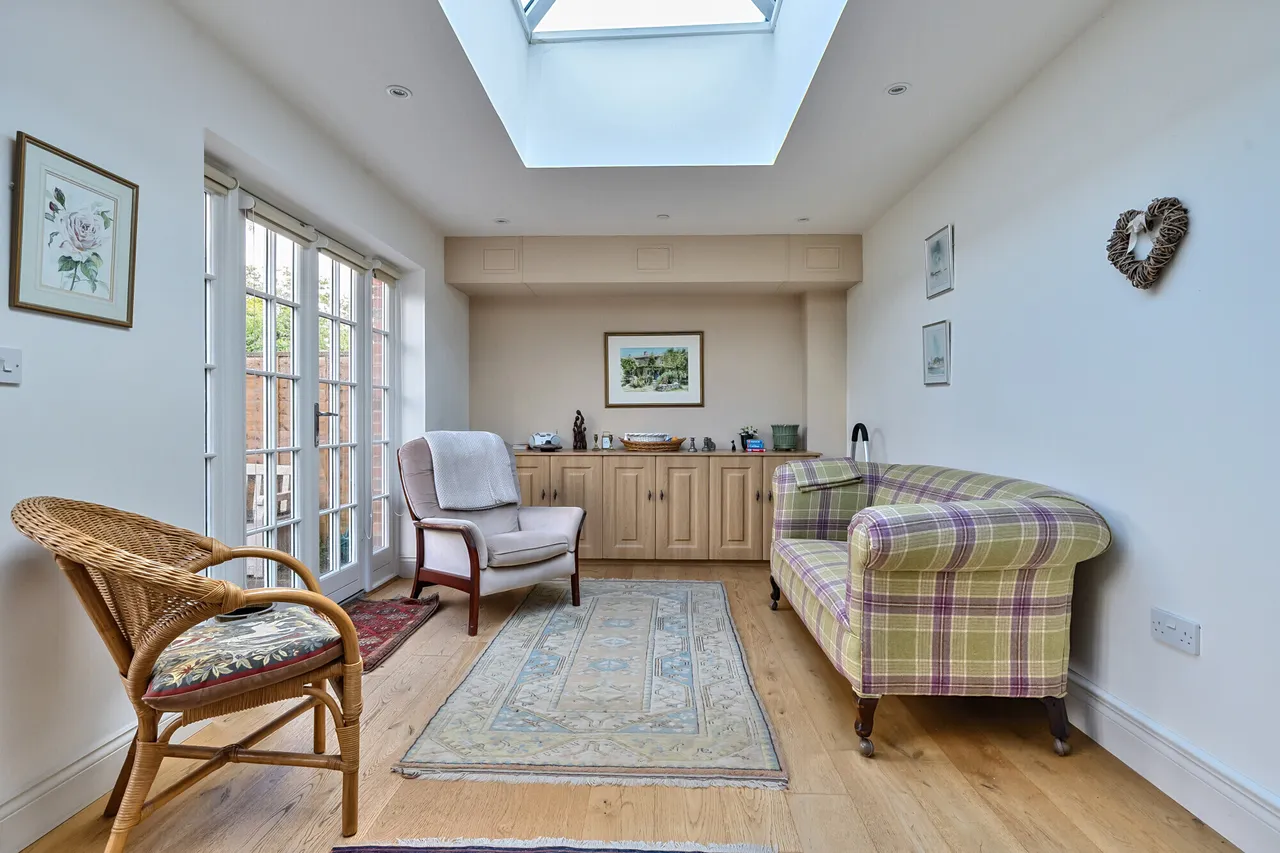 Clarendon Court, Marlborough, SN8, photo 7