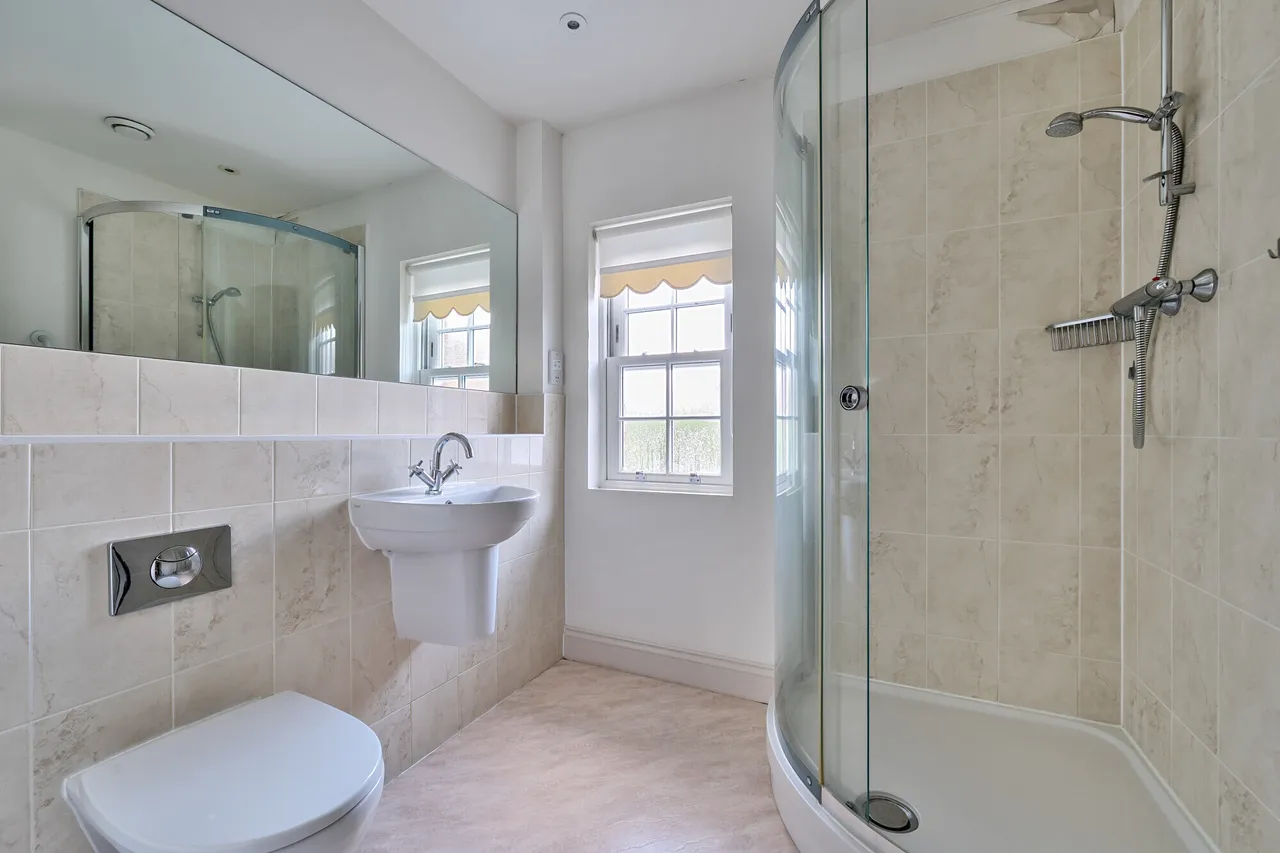 Clarendon Court, Marlborough, SN8, photo 12