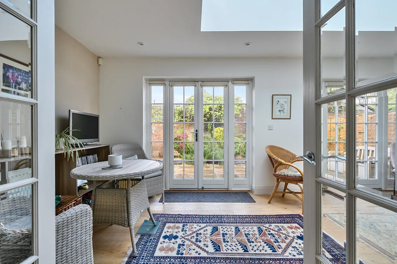 Clarendon Court, Marlborough, SN8, photo 4