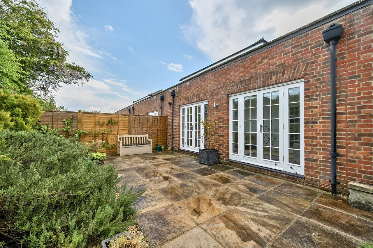 Clarendon Court, Marlborough, SN8, photo 10