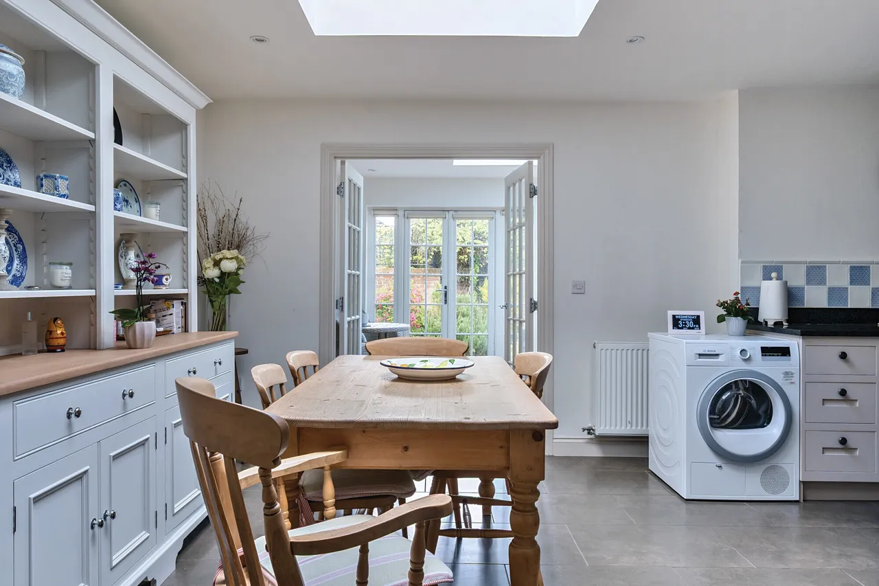 Clarendon Court, Marlborough, SN8, photo 3