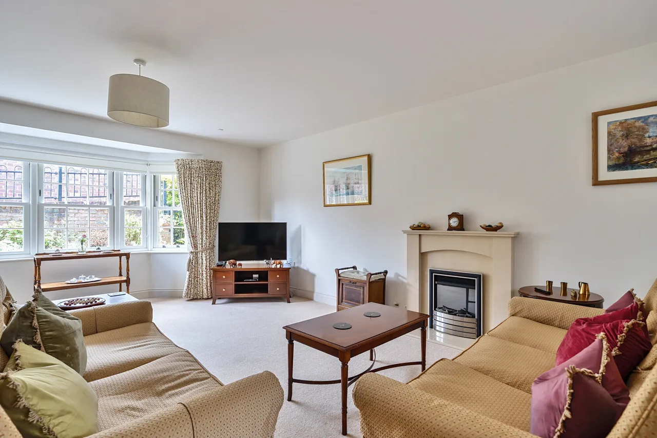 Clarendon Court, Marlborough, SN8, photo 9