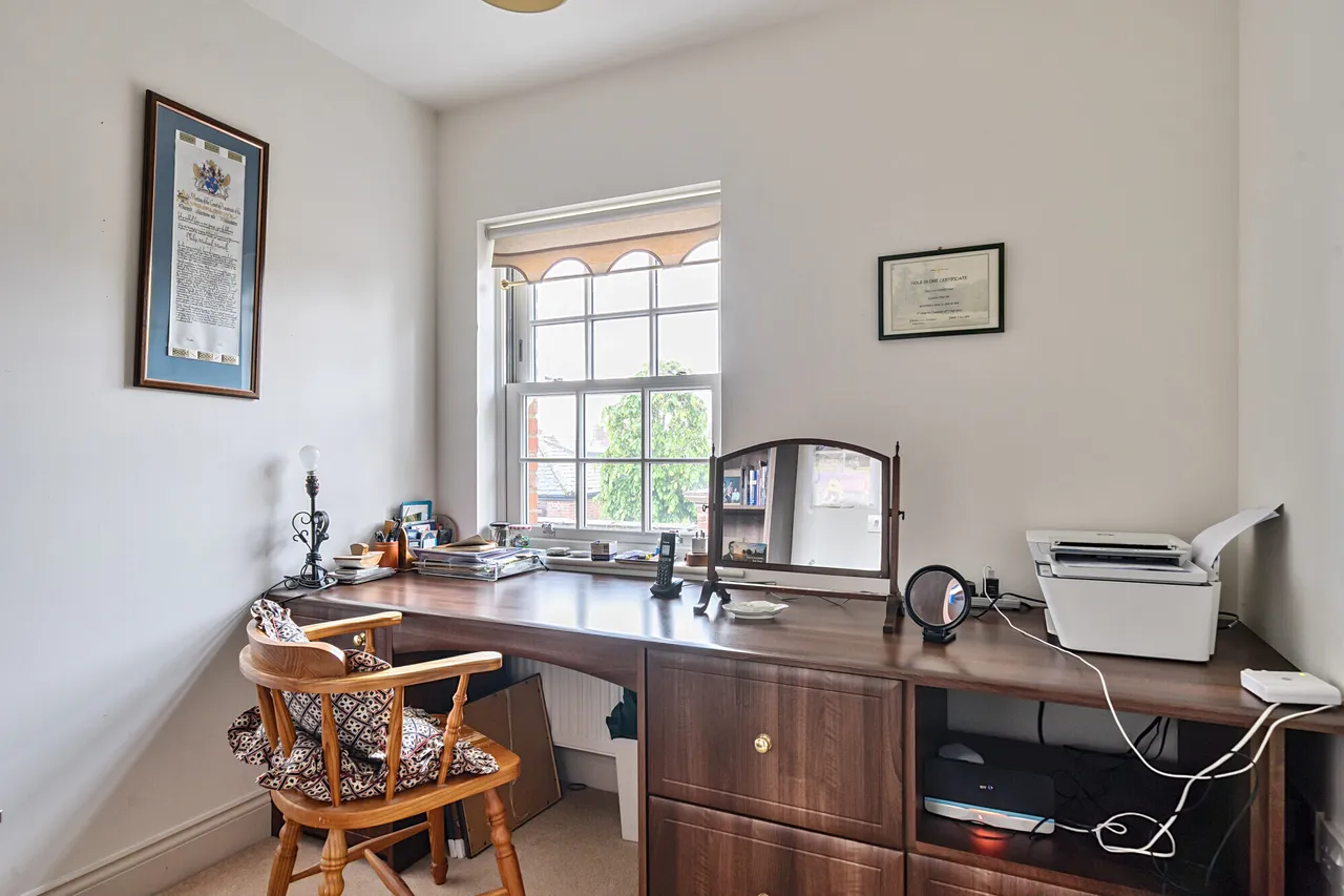 Clarendon Court, Marlborough, SN8, photo 11
