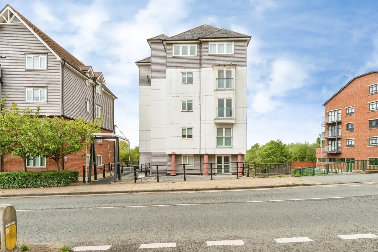 2 bed flat for sale, New Crane Street, Chester, CH1