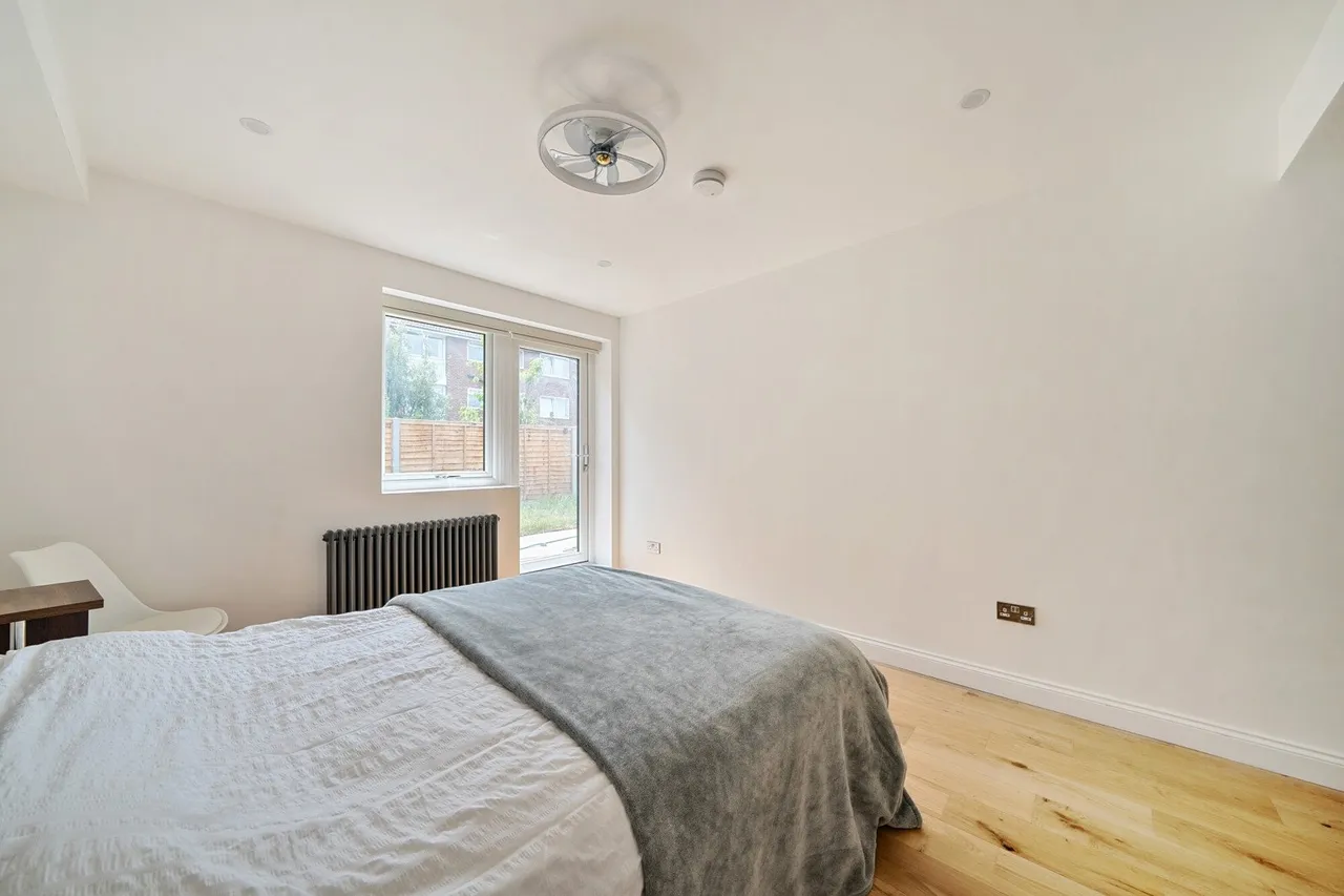Courtlands Avenue, SE12, photo 18