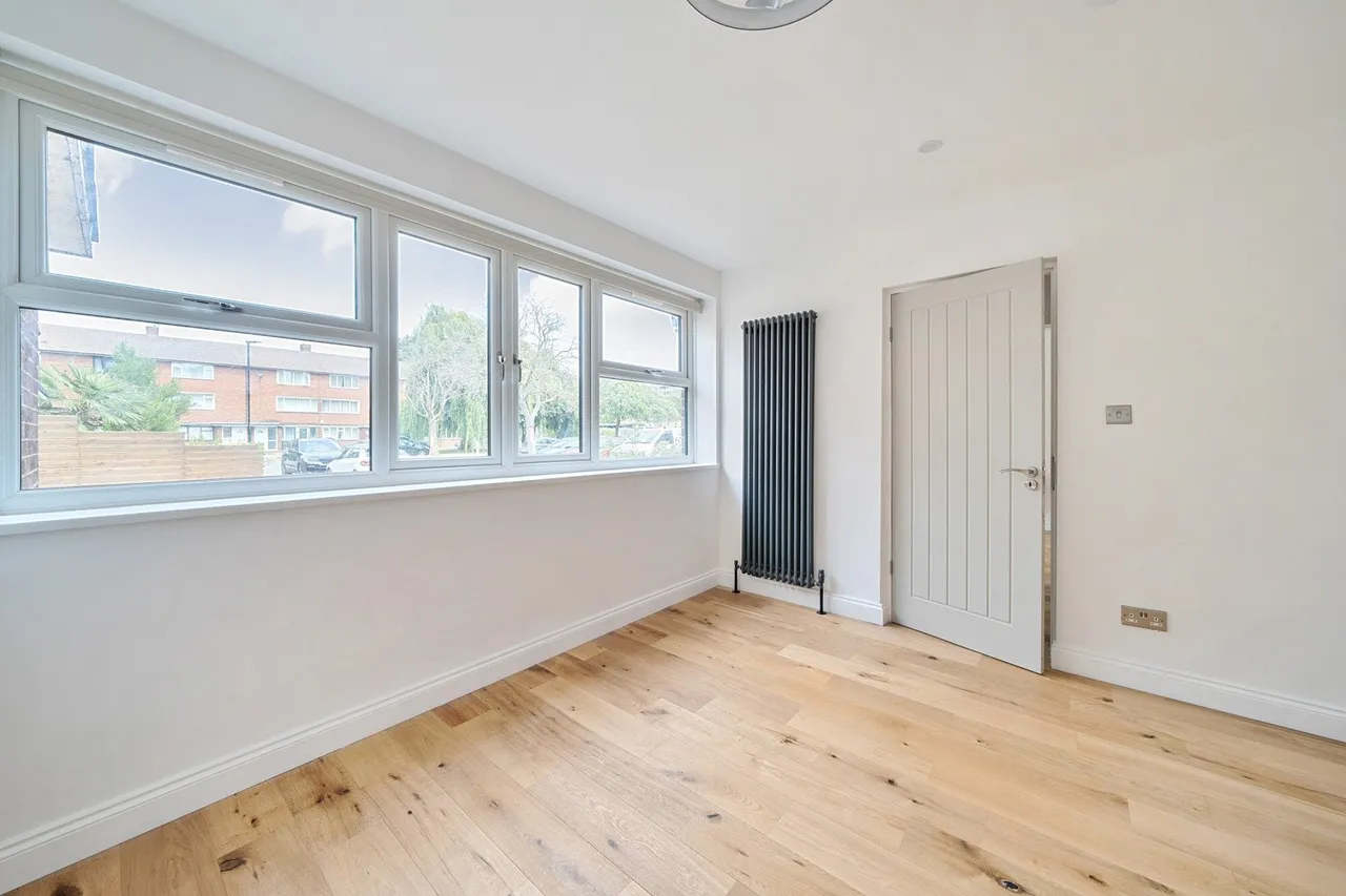 Courtlands Avenue, SE12, photo 20
