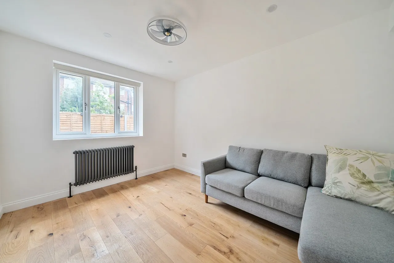 Courtlands Avenue, SE12, photo 15