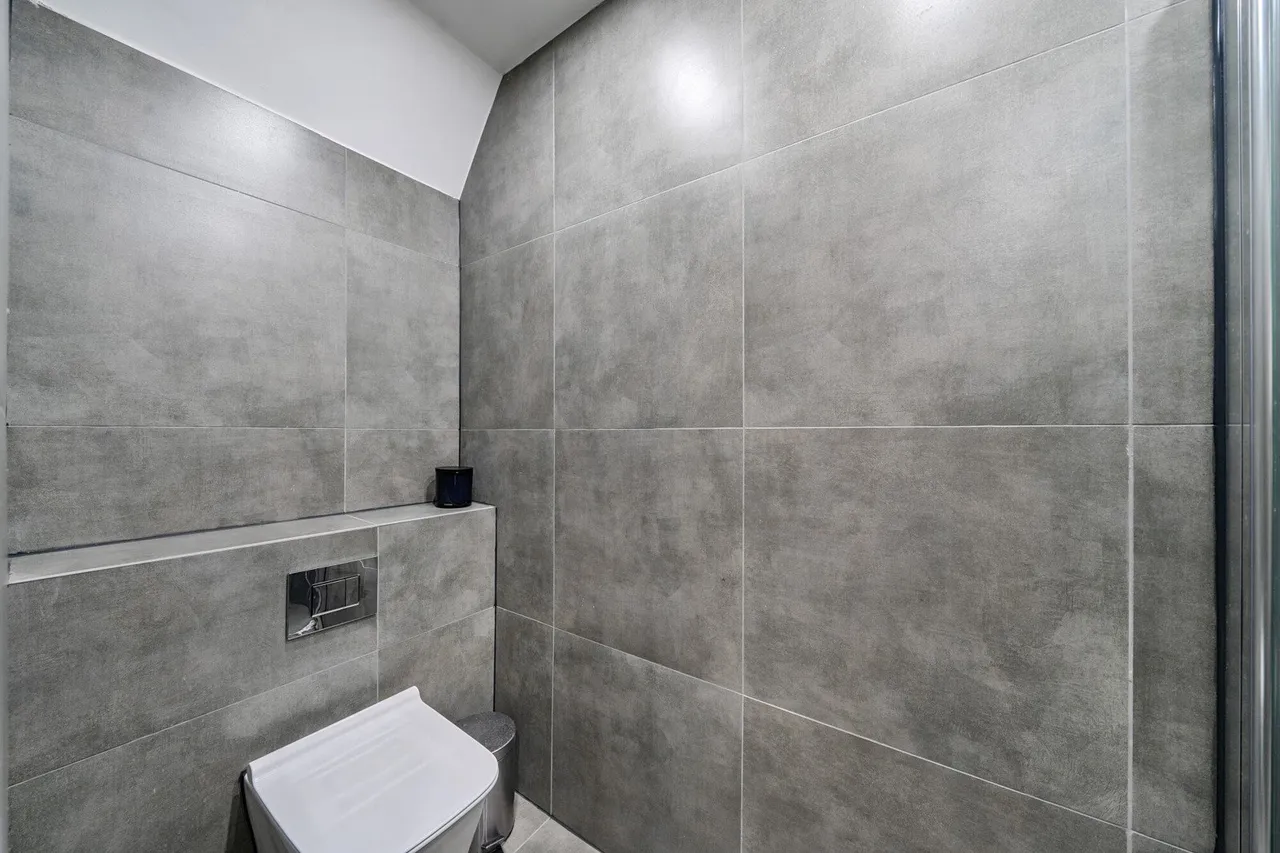 Courtlands Avenue, SE12, photo 24