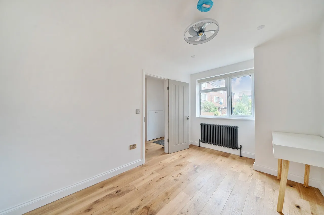 Courtlands Avenue, SE12, photo 23
