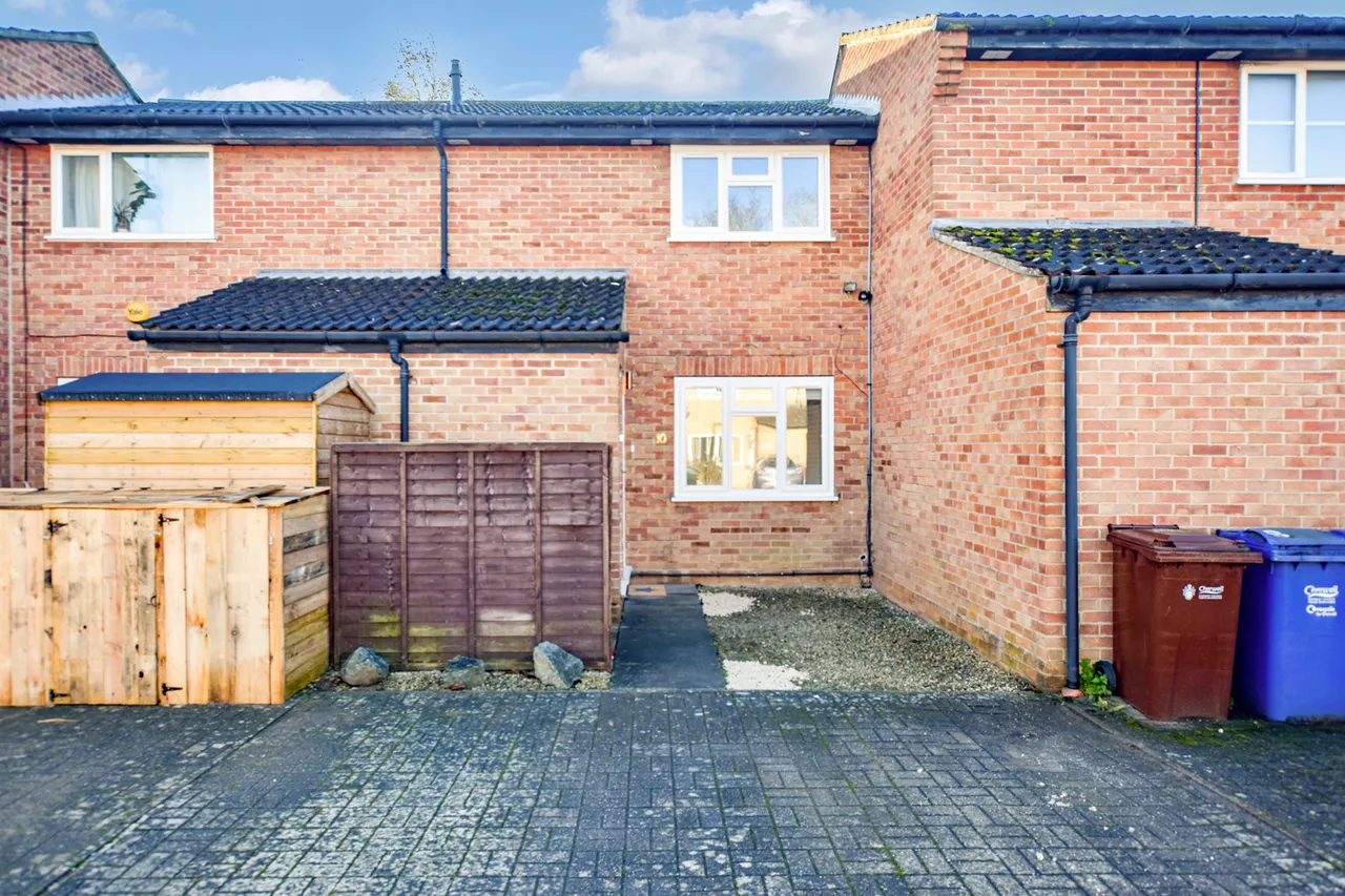 Medina Gardens, Bicester, photo 2