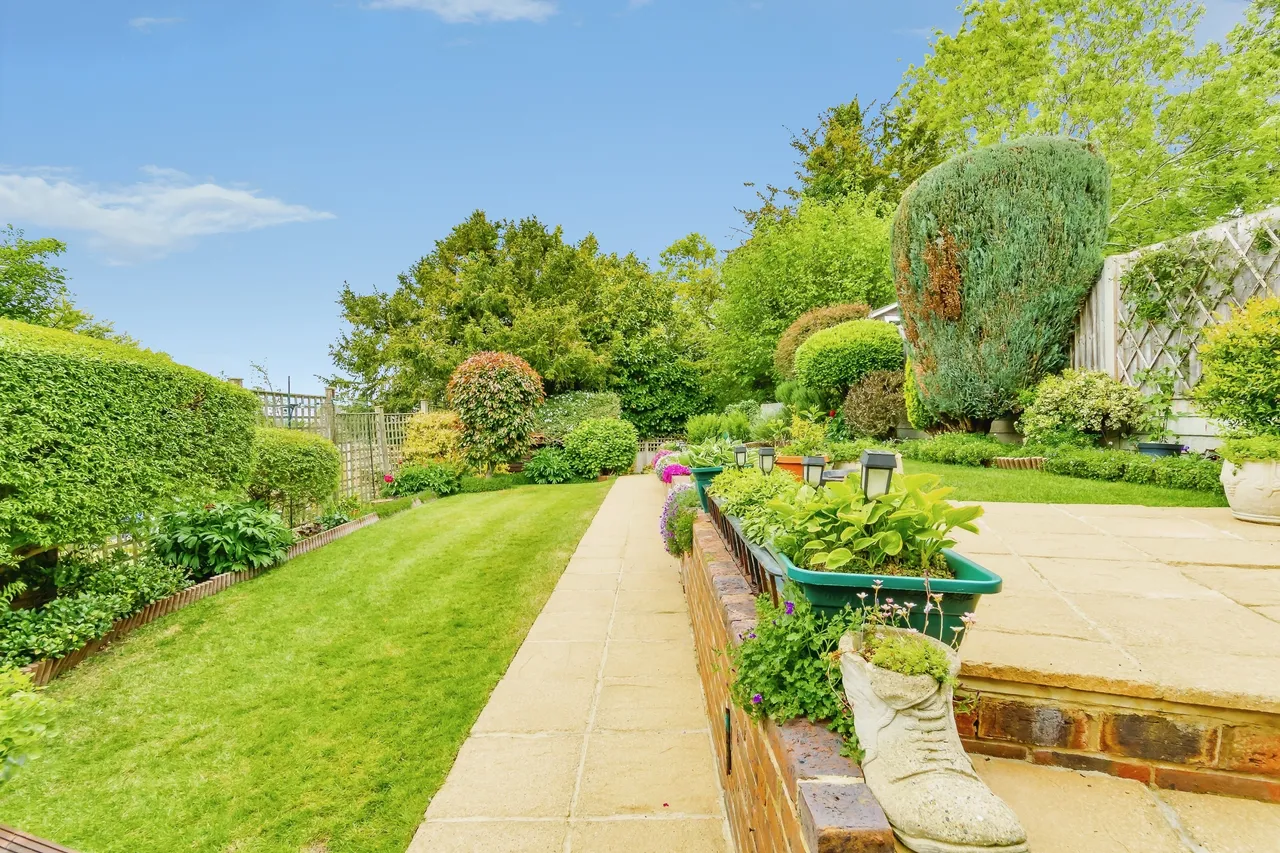 Shirley Avenue, Coulsdon, CR5, photo 24