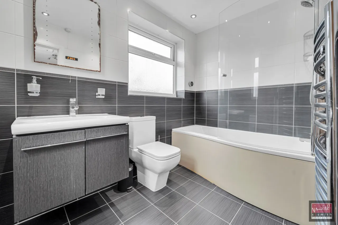 Meadow Road, Ashford, photo 8