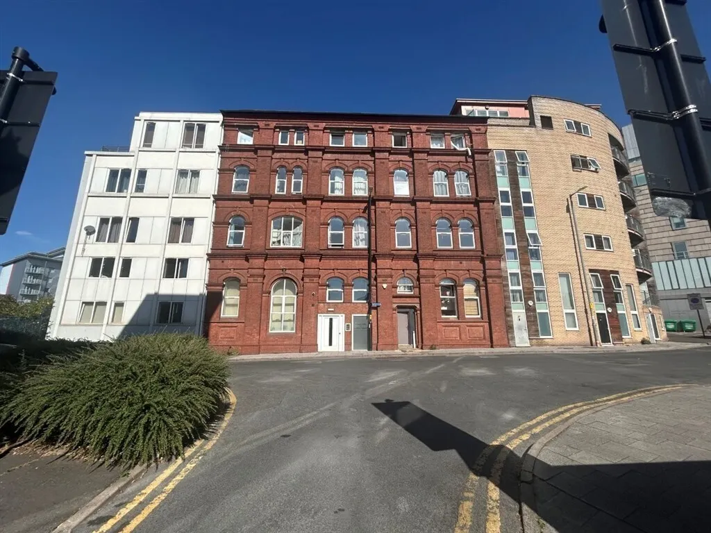 2 bed flat for sale — Gallery Square, WALSALL