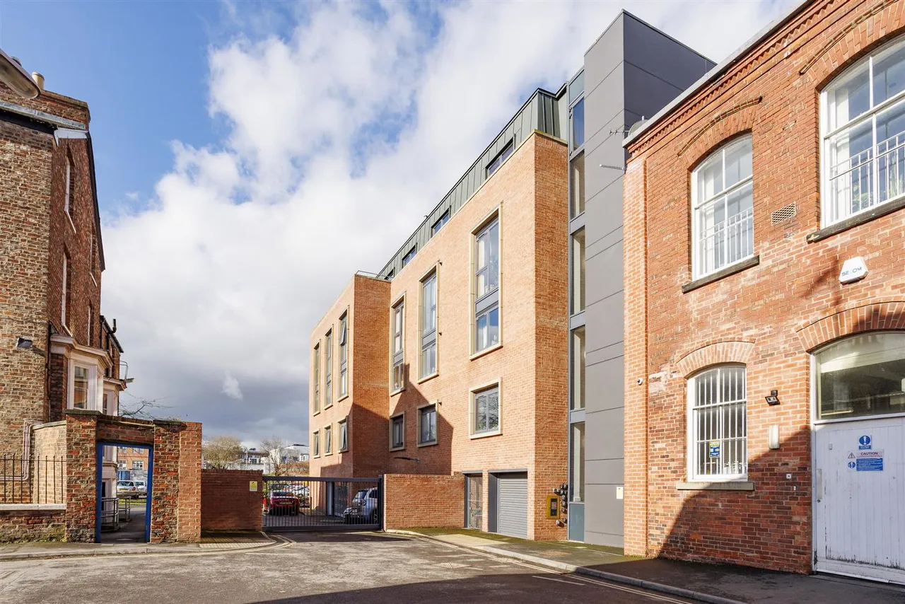 2 bed flat for sale, Union Terrace, York