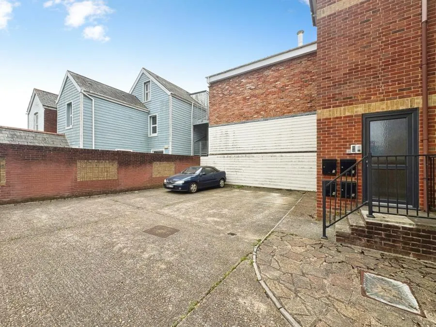 Castle Street, East Cowes, PO32, photo 6