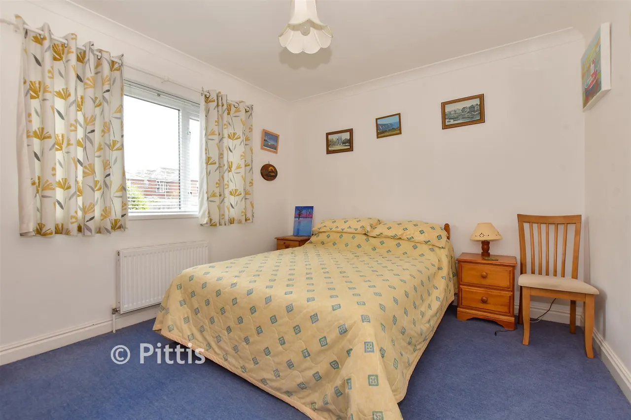 Avenue Road, Sandown, PO36, photo 8