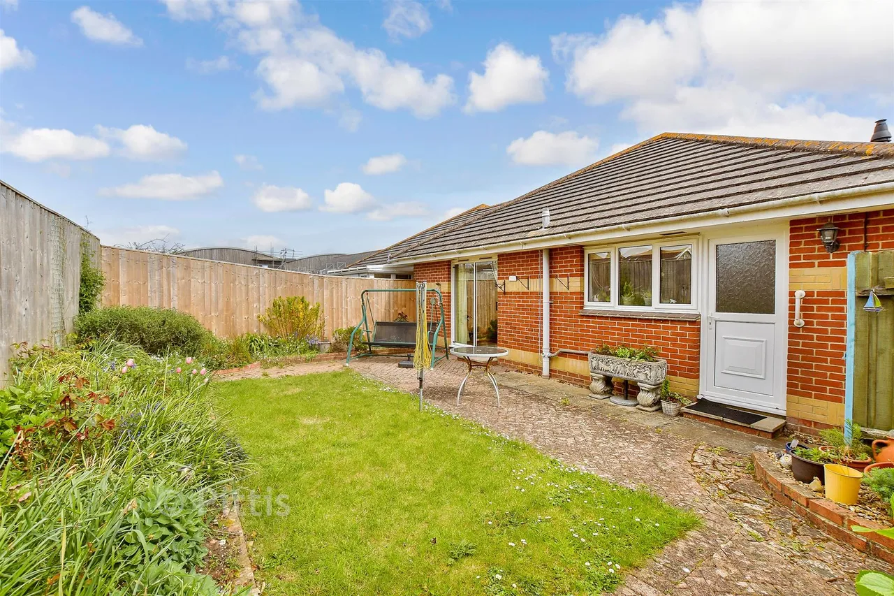 Avenue Road, Sandown, PO36, photo 10