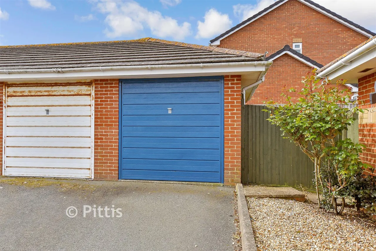 Avenue Road, Sandown, PO36, photo 11