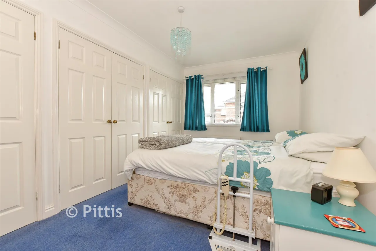 Avenue Road, Sandown, PO36, photo 7