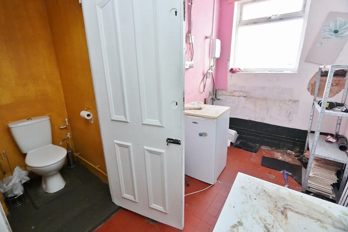 Collier Row Road, Romford, RM5 2BB, photo 3