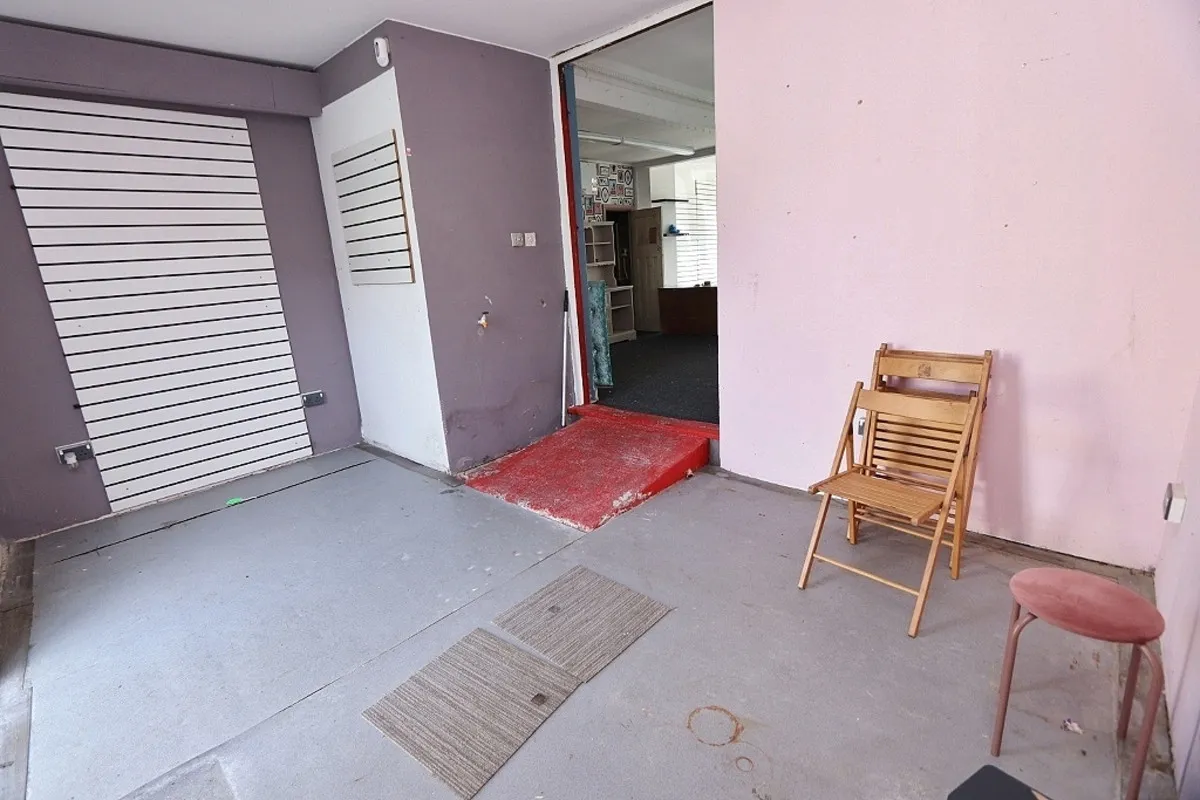 Collier Row Road, Romford, RM5 2BB, photo 2