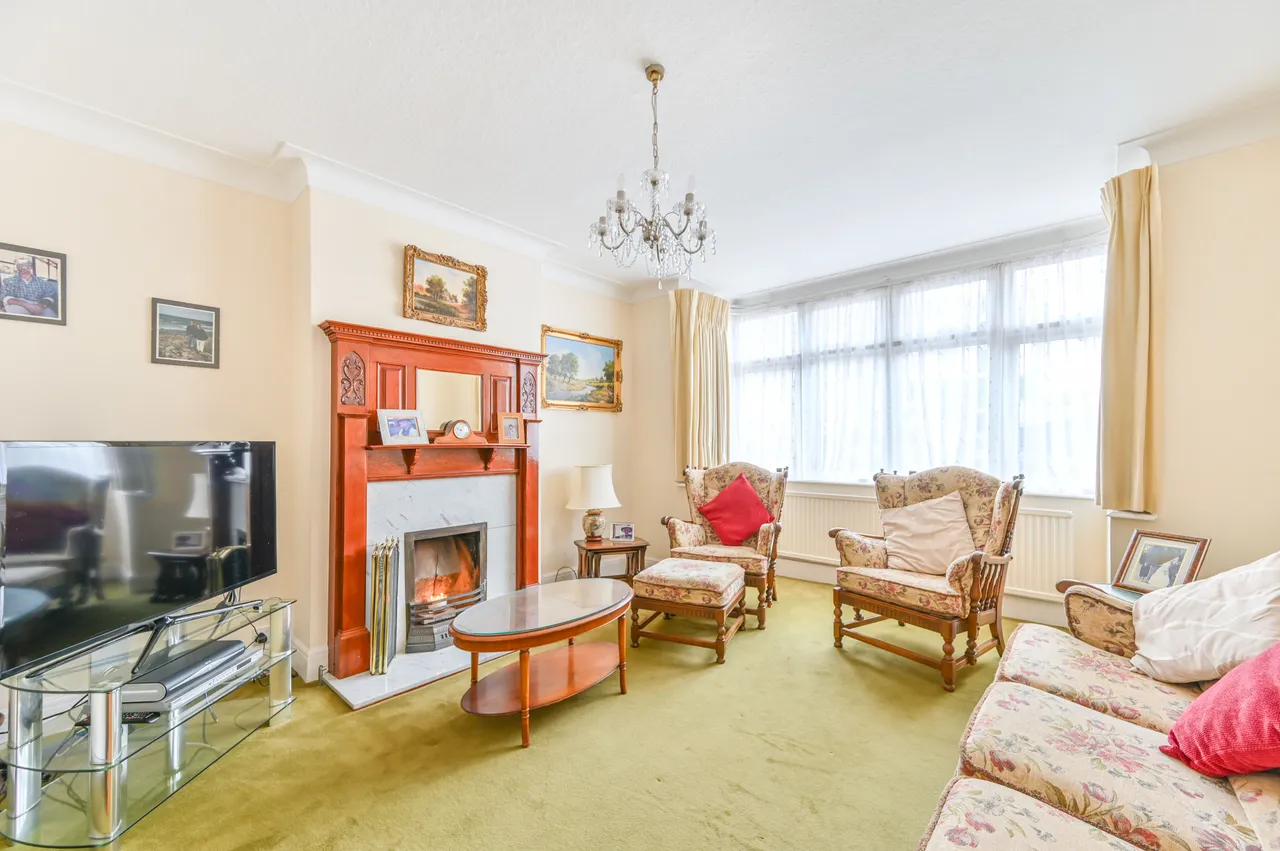 3 bed house for sale — 109 Dewsbury Road, London
