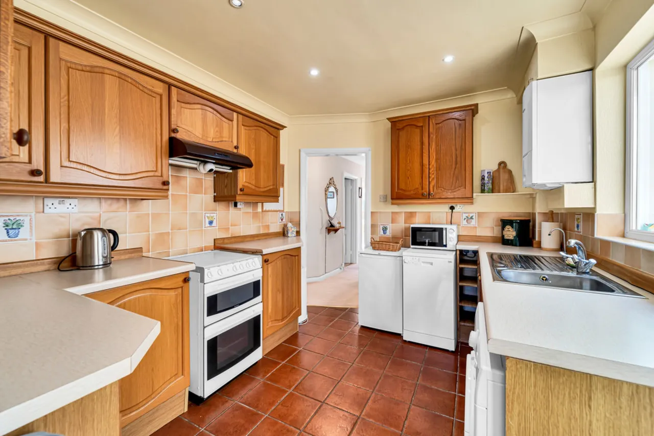 Wolsey Road, Ashford, TW15, photo 11