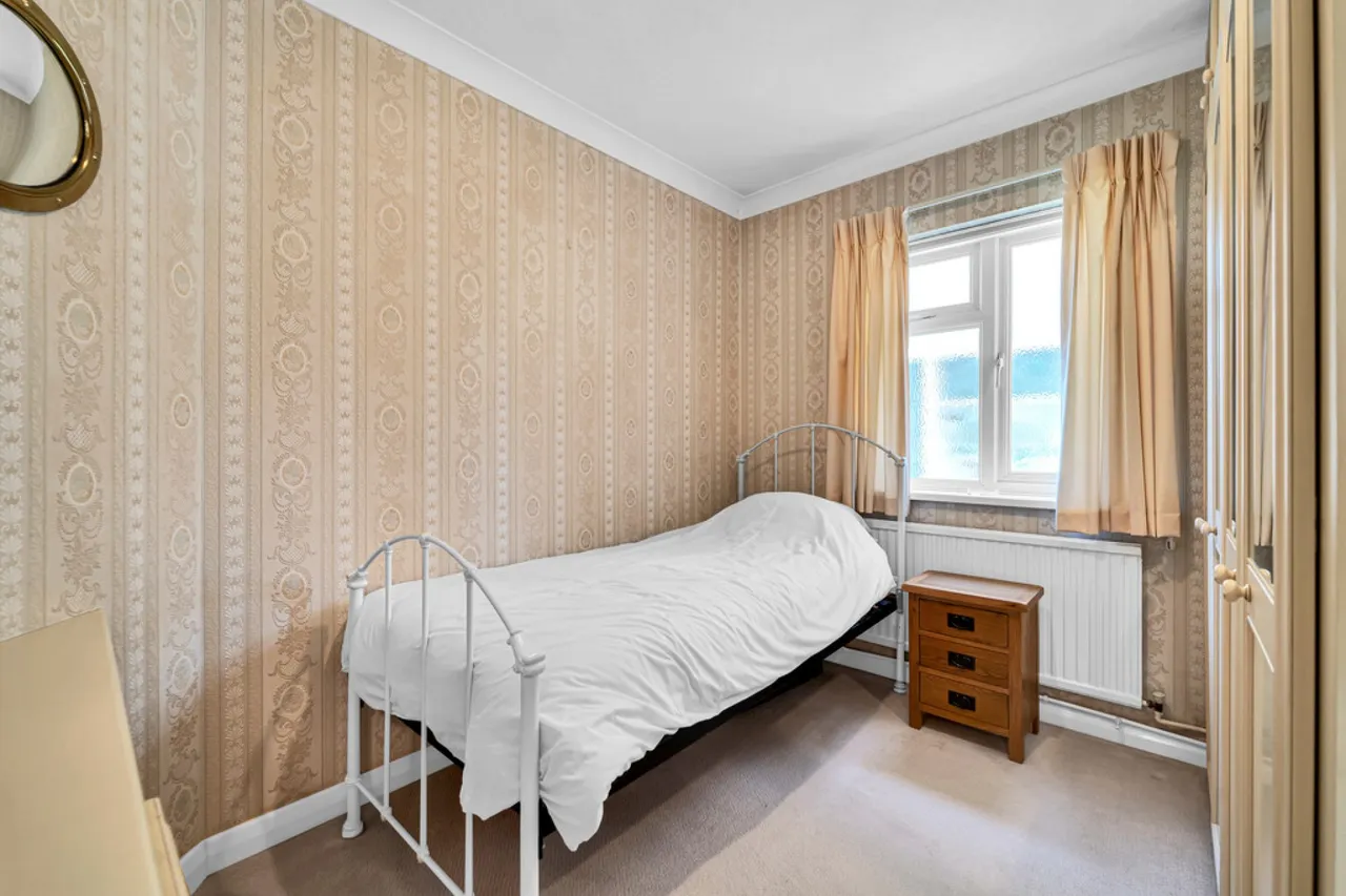 Wolsey Road, Ashford, TW15, photo 9