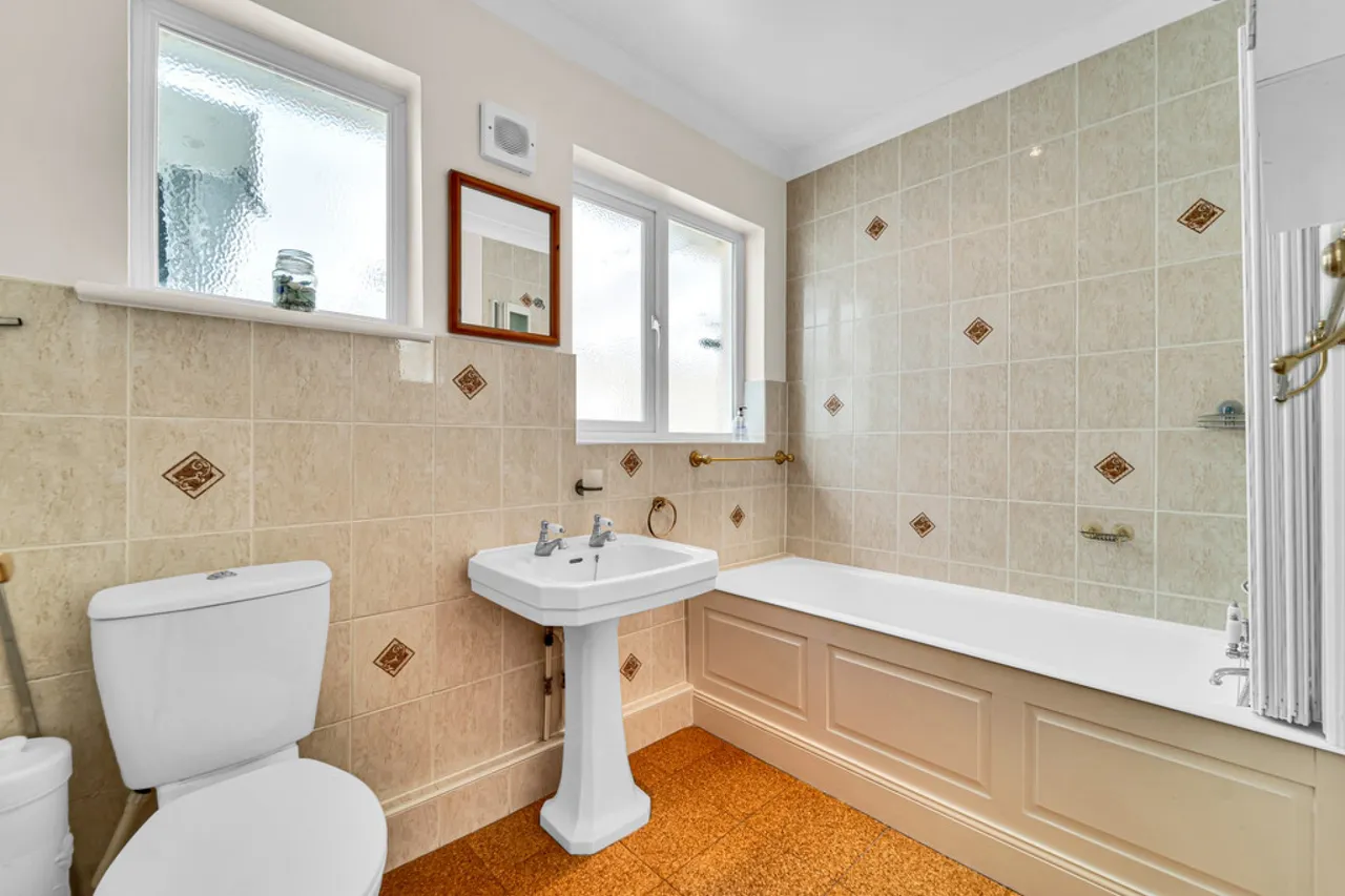 Wolsey Road, Ashford, TW15, photo 14