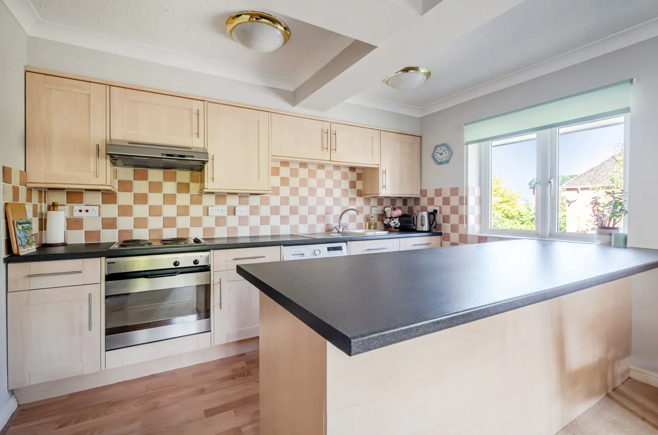 Greenfields Avenue, Alton, GU34, photo 3