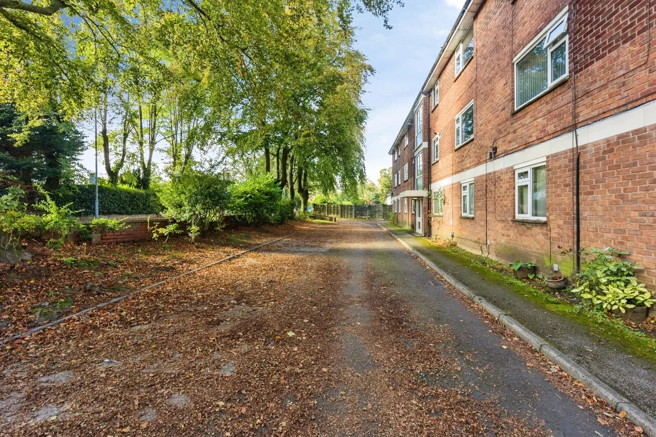 Ashton Lane, Sale, M33, photo 17