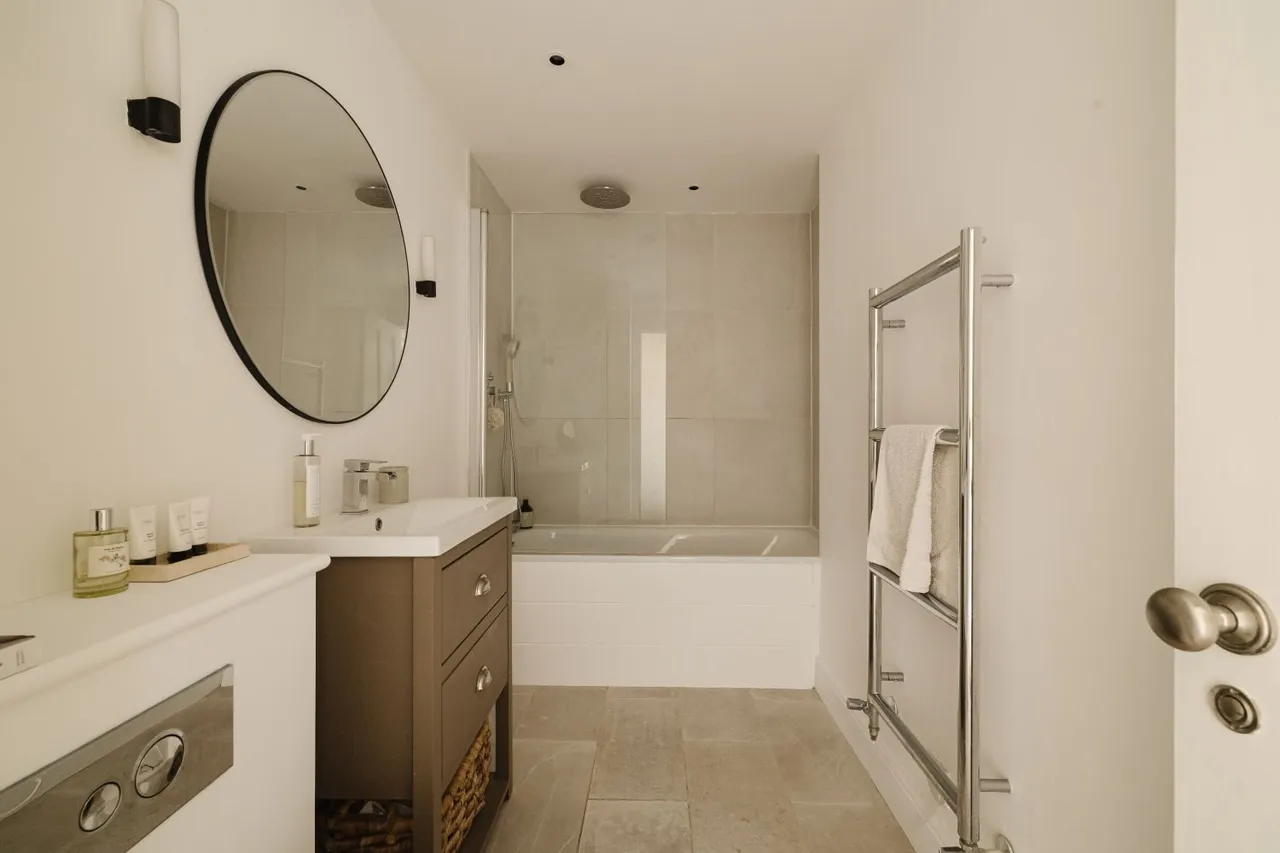Cirencester Road, Tetbury, GL8, photo 13