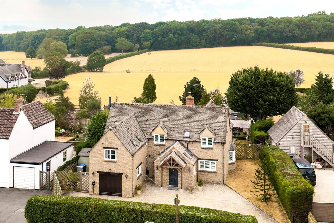 5 bed house for sale — Main Road, Long Hanborough, Witney, Oxfordshire, OX29