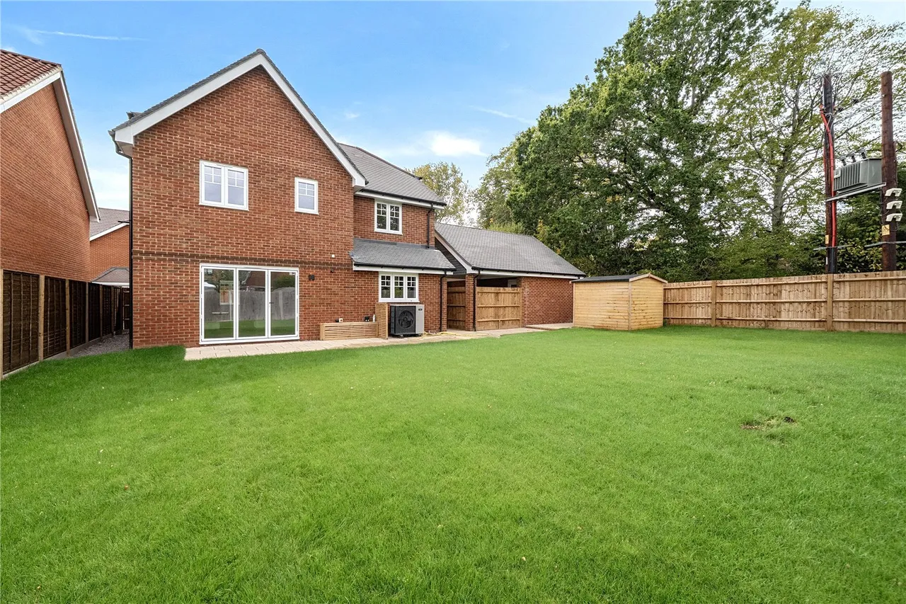 The Meadow, Swallowfield, Berkshire, RG7 1RJ, photo 6