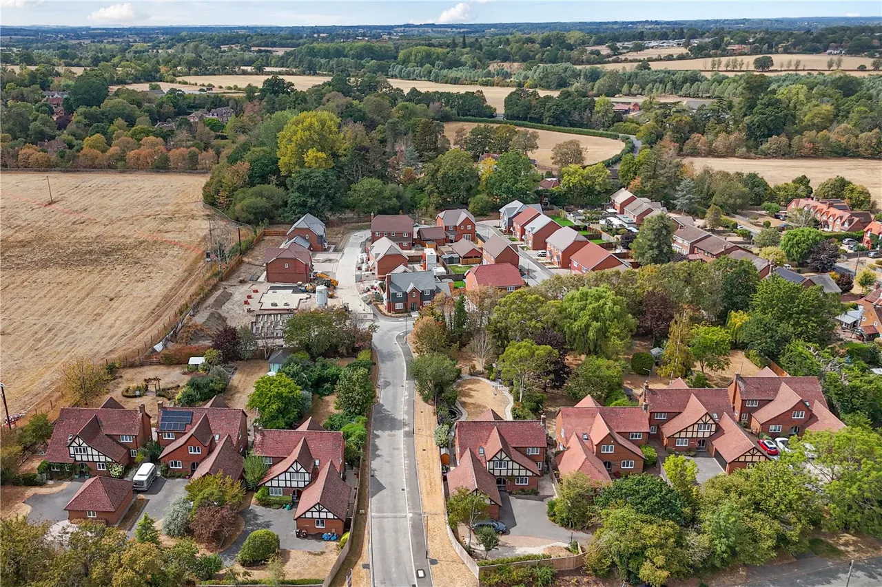 The Meadow, Swallowfield, Berkshire, RG7 1RJ, photo 2