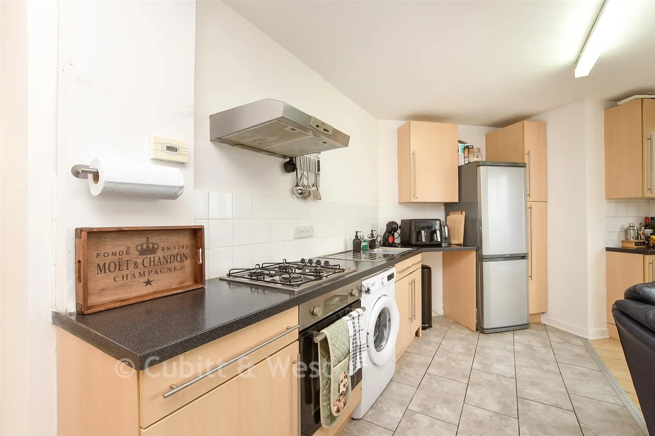 Lumley Road, Horley, RH6, photo 4