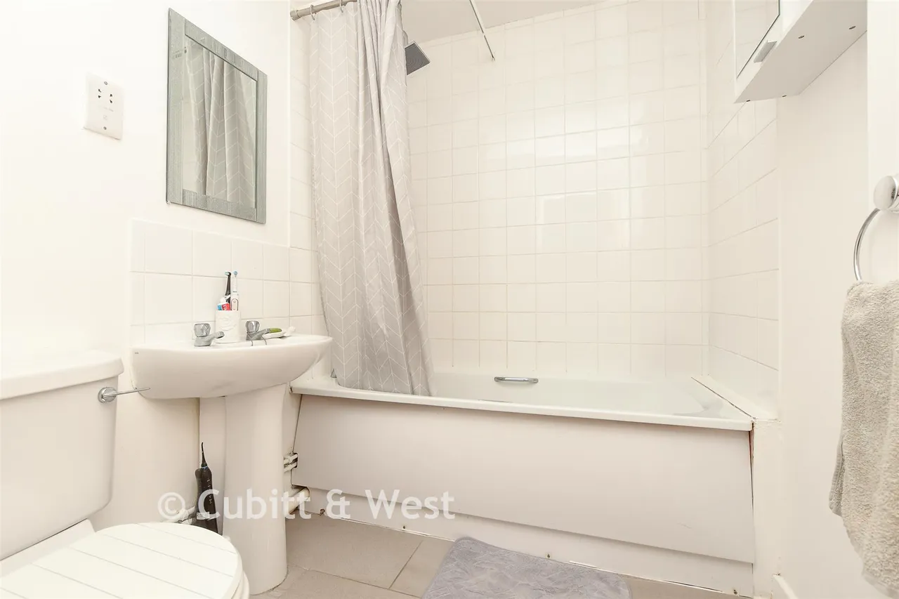 Lumley Road, Horley, RH6, photo 9