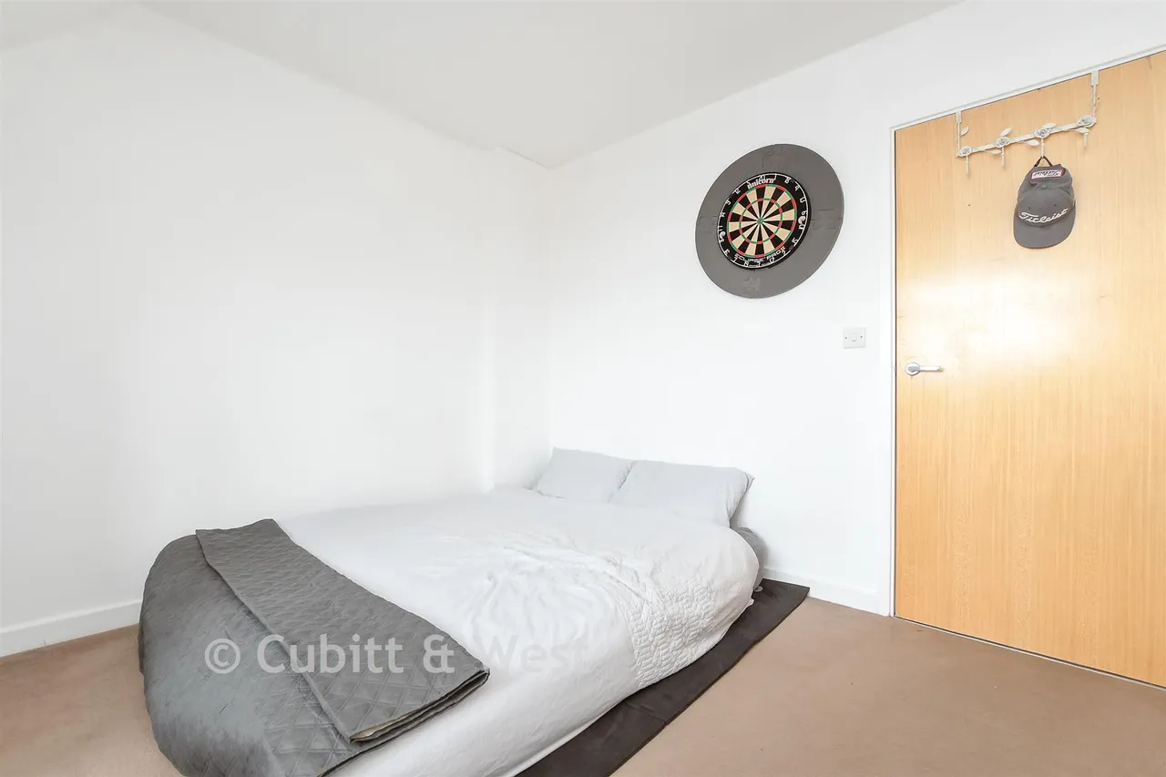 Lumley Road, Horley, RH6, photo 8