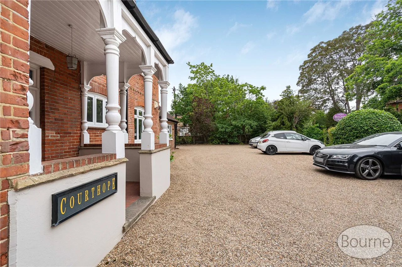 Pembroke Road, Woking, GU22, photo 11