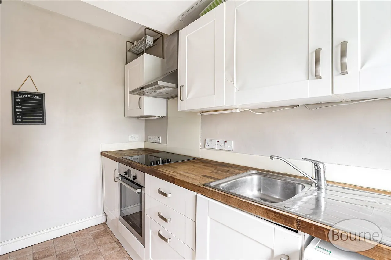 Pembroke Road, Woking, GU22, photo 6