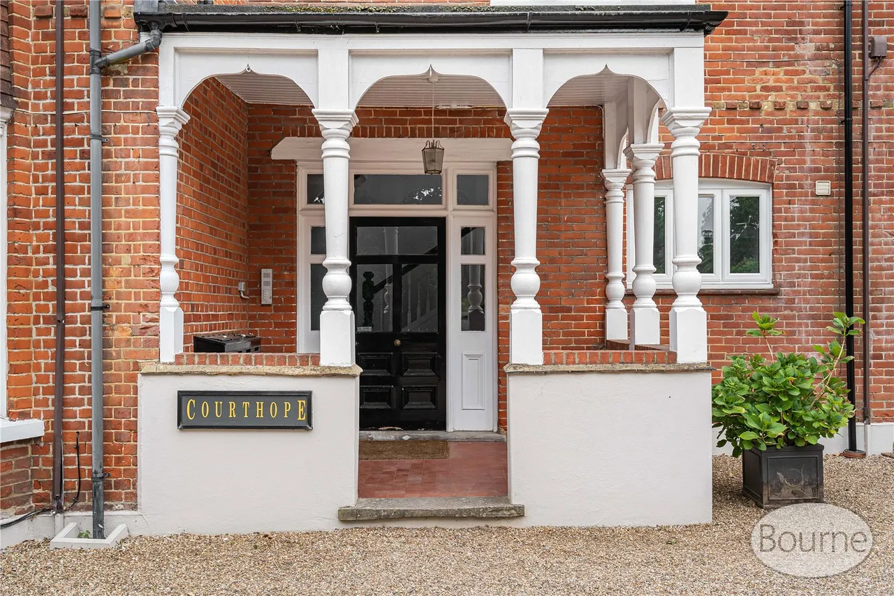 Pembroke Road, Woking, GU22, photo 10