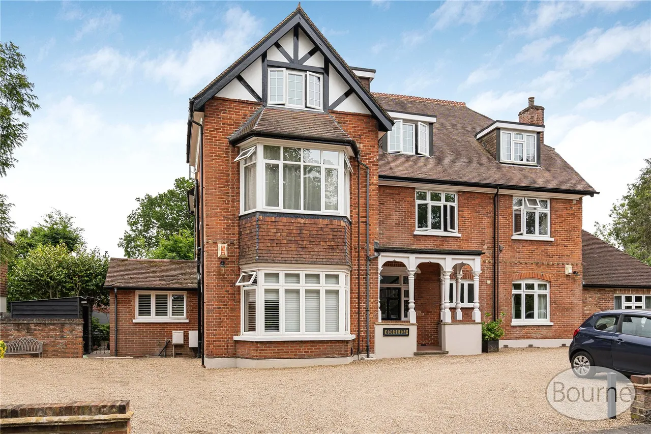 Pembroke Road, Woking, GU22, photo 12