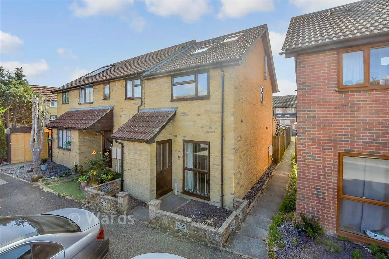 3 bed house for sale, Stevens Road, Eccles, ME20